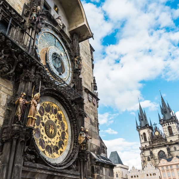 astronomicalclockintheoldtownsquare.jpg