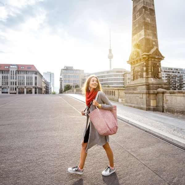 woman-traveling-in-berlin-2025-03-16-09-14-28-u.jpg