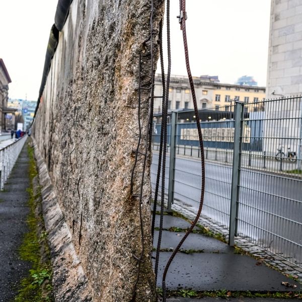 broken-berlin-wall-between-east-and-west-berlin.jpg