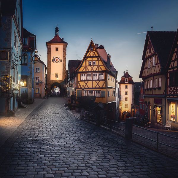 illuminated-plolein-square-rothenburg.jpg